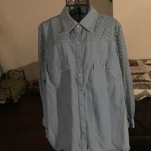Women’s Button (Snaps) down.